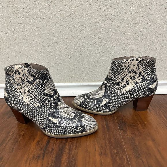 VIONIC Orthaheel Windom Snakeskin Print Leather Zip Ankle Boots - Picture 1 of 11